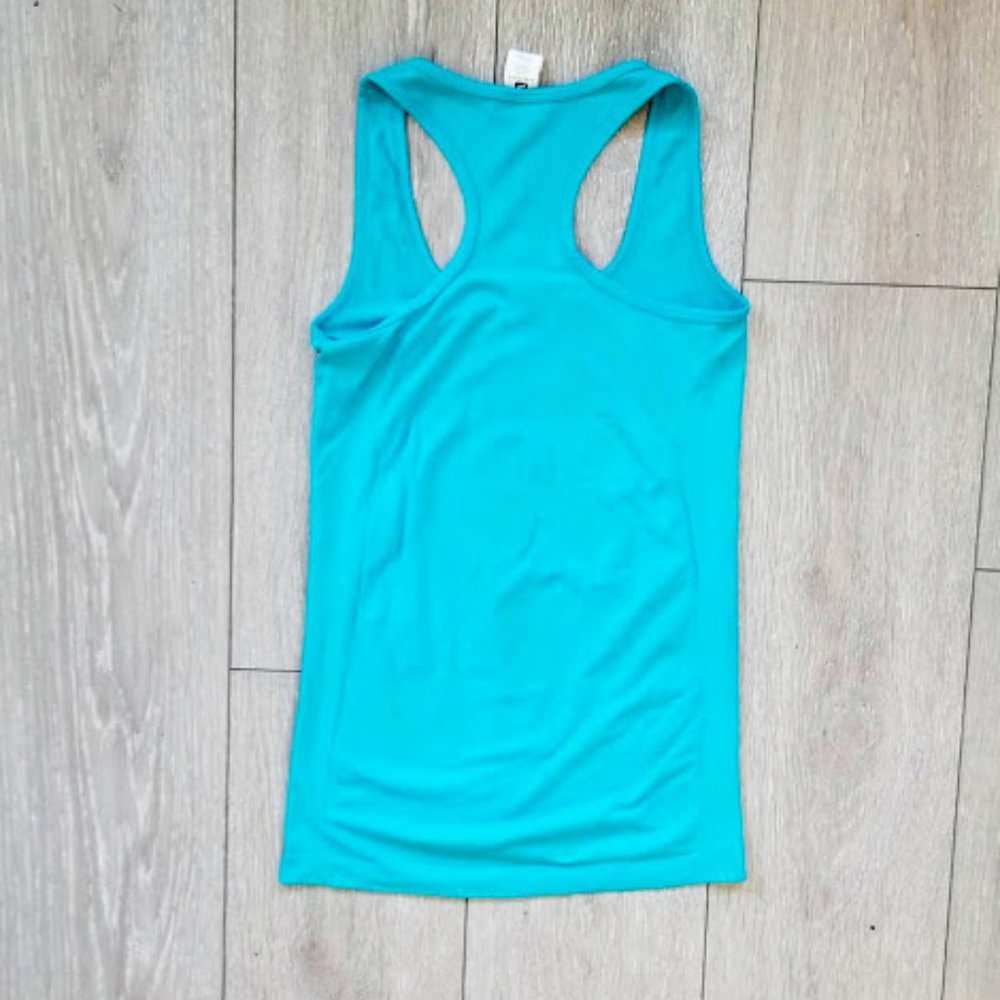 Fabletics Razorback Workout Top Baby Blue - Picture 4 of 5
